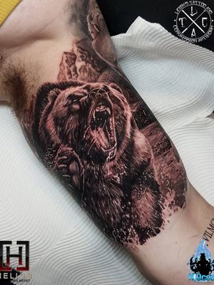 Bear inner bicep piece from today Insta: @leigh_tattoos For all bookings an enquiries contact directly at Fb: /leighstca @heliostattoo @h2oceanloyalty #goldcoast #tattoo #tattoos #tat #tats #tattooist #tattooartist #tattooart #ink #inked #tattooedgirls #tattooedguys #t4l #follow #followme #bestoftheday #greywash #fusion #swashdrive #heliostattoo #heliosneedles #Loyalty4Life #H2Ocean4Life #H2Ocean #beartattoo #biceptattoo #bear