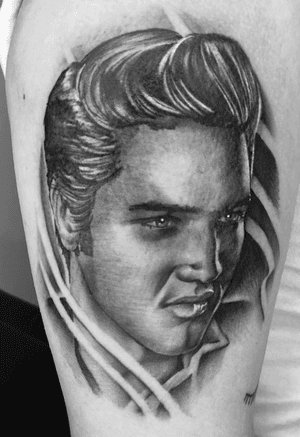 My very first portrait! Of course it had to be Elvis🖤