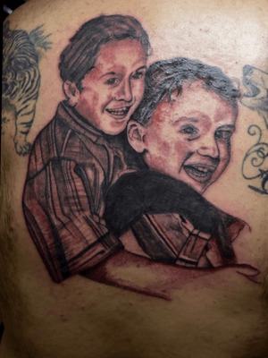 A portrait i did a few weeks ago, a father tribute to he’s loved sons. 