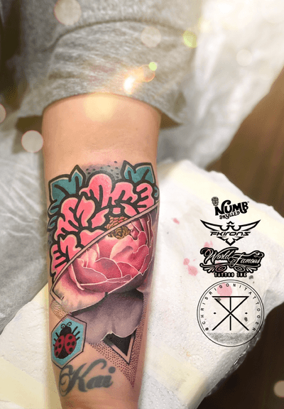 Peony crossover for Megan. Thank you! Tattooed using #worldfamousink @worldfamousink @fkirons #fkirons #spektraxion #direkt2 @_numb_skulled #_numb_skulled @blackworksupply @tattoodo Ambassador #tattoodo @bloodlinesinknorthperth #bloodlinesinknorthperth @aputureteck #aputure #stencilanchored #kwadron #chrisrigonitattooer #chrisrigoni #tattoo #tattooartistmagazine #TattooistArtMagazine #tattooculturemagazine #skinartmag #inkjunkeyz #tattoosnob #tattrx #inkedmag #tattoo_art_worldwide #inkstictsubmission #thebesttattooartists #tattooselection #Sullenclothing #d_world_of_ink #WhereTheyTatt #tattoorealistic #tattoolifemagazine