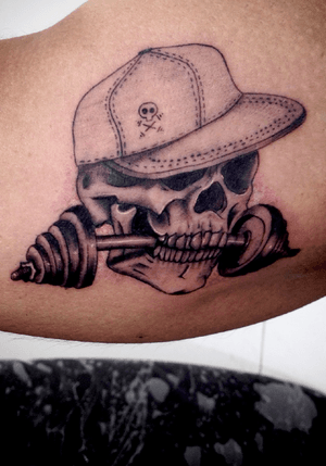#skull #tattoobr #brasiltattoo #tatuagem #cranio #tatuagemmasculina #rafasouzatattoo #tattoocwb 