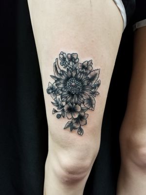 Floral thigh piece
