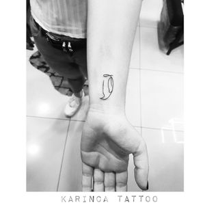 🐧 Instagram: @karincatattoo #pinguin #minimal #small #little #tattoo #ink #tattooed #tattoos #tattoodesign #tattooartist #tattooer #tattoostudio #tattoolove #tattooart #dövme #dövmeci #istanbul #turkey #blacks