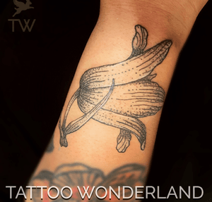#bluebell #flowertattoo @brooklyntattooartist @tattoowonderland #youbelongattattoowonderland #tattoowonderland #brooklyn #brooklyntattooshop #bensonhurst #midwood #gravesend #newyork #newyorkcity #nyc #tattooshop #tattoostudio #tattooparlor #tattooparlour #customtattoo #brooklyntattooartist #tattoo #tattoos #respect 