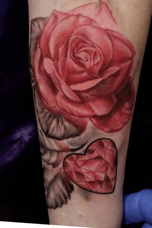 Here’s a really fun Rose I had the pleasure of doing I’d love to do more please don’t hesitate to message me with your ideas artist at certified customs
