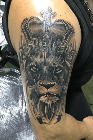I made this to cover up another old lion tattoo. The design is from pinterest
