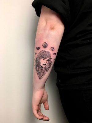 Under the moonlight 🌙 Her first tattoo! 