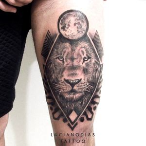 Lion tattoo with geometric framing and full moon tattoo made by me in Califórnia, Brasil.#lion #blackandgray #realistic #moon #fullmoon #geometric