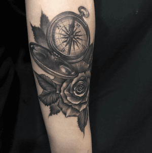 compass&rose #blackandgrey