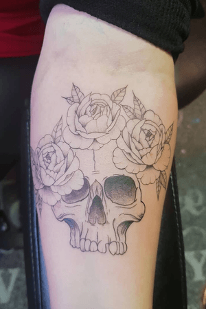 Skull and flowers tattoo #tattooart #ink #inked #flower #skull #dotwork