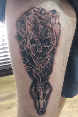 Right Thigh, broken lightbulb with candle ans smoke that is a skull