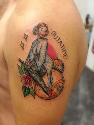 Traditional Mashup Pin-up, princess Leia, Bb8, Lord Of The Ring, Back To The Future. Si fun to do dat'! ✌️😊 #tattoo #traditionalamerican #pinuptattoo #starwarstattoo #leia #bb8 