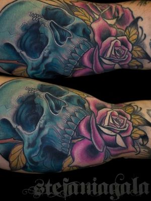 Skull and Rose by Stefania Gala  #newtraditional #neotraditionaltattoos #neotraditional #tatuaggiroma #ritratti #italiantattooartist 