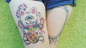 El#gato de la#fortuna#manekineko#art#tattoo #color#tattooart#japaneseluckycat#mcbo#vzla lml#quito#ecuador#roinyink#bodyarte#bodypiercing#quitotattoo#ecuadortattoo#ecuadorink#ecuadorart#quitoink