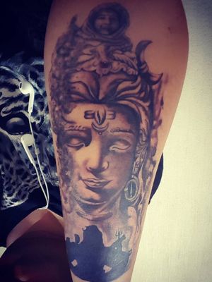 This Lord Shiva's tattoo is one of my favourites so far. Milton Tolentino made an awesome job.