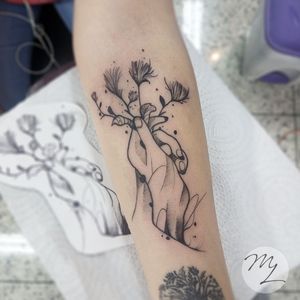 Thanks for the trust and opportunity. Check out more of my work on links below:Instagram/Facebook- @matheuslanskyWhatsapp- 053.803.6216#tattoos #tattoo #tattoo2us #tattoodo #blackwork #handtattoo #Hand #flowertattoo #flowers #telaviv #israel #israeltattoo #tattoo  #ink #mattlansky