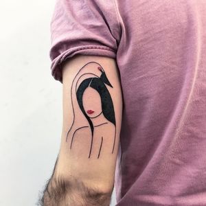 Tattoo by Chinatown Stropky #ChinatownStropky #tattoosoffamouspeople #famouspeopletattoos #famous #portrait #people #graphic #swan #renhang #photographer #lady #ladyhead #illustrative