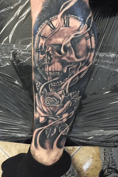 Skull with clock and rose 