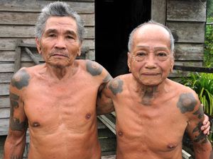 Ulin and Dunggao, two Iban friends of Emperan longhouse, Sarawak. MALAYSIA. Photo: © Lars Krutak 2011. #LarsKrutak #tattoohistory #tattooculture #tattooanthropologist