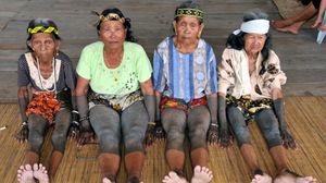 Four tattooed Kayan women of Long Murum, Sarawak. MALAYSIA. Photo: © Lars Krutak 2011. #LarsKrutak #tattoohistory #tattooculture #tattooanthropologist