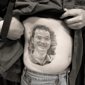 Dad portrait tattoo! #tattooartist #tattooed #tattoo #ink #trungnhimtats0972094888 #inkjecta #fytproteam #fytneedles #cmcsupplytattoo Grey Ink Tattoo Studio ☎️0972.094.888 🏠111B1 Phạm Ngọc Thạch, Đống Đa, Hà Nội 📸greyinktattoostudio ✉️trungnhimtats@gmail.com Nhận đào tạo học viên cơ bản và nâng cao