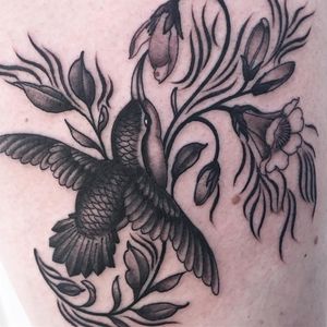 Tattoo by Lara Scotton #LaraScotton #tattoodoambassador #blackandgrey #nature #hummingbird #bird #feathers #wings #flowers #floral #leaves