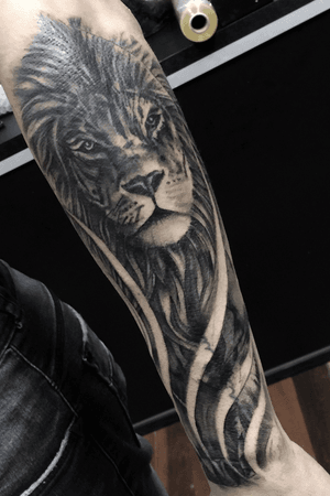 Lion #blackandgrey #blackwork #inspirationtattoo #pretoecinza #tattoo #tattooblackandgrey #tatuagem #tatuagemexclusiva #projetosexclusivos #tattoolion