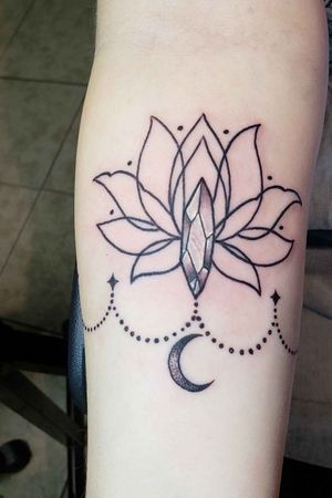 designed by myself and the artist, Matt Eaton from Switchblade Tattoos in Texas #armband #armbandtattoo #lotus #lotusflower #crystal #moon #stars #shading 