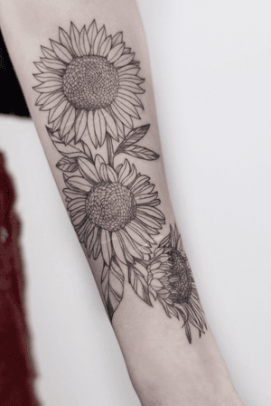 Scars cover by sunflower #lineworktattoo #dotworktattoo #inked #tattoo #tattoos #ink #tattooed #instagood #inkedup #inkedgirls #tattooedgirls #tattooedgirl #kiev #kievtattoo #girlstattoo #киев #тату #praguetattoo #kievtattoo #minimalism #minimalismtattoo #tinytattoo #ukraine #flowertattoo