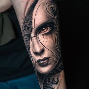 Tattoo by Darwin Enriquez #DarwinEnriquez #robottattoos #cyborgtattoos #robot #cyborg #AI #mechanical #machine #biomechanical #cogs #lady #ladyhead #portrait #realism #realistic