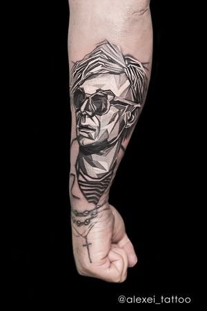 Polygonal tattoo by tattoo artist Alexei Mikhailov. #tattoorealism #blackandgrey #portrait #tattooer #tatuaze #tatuajes #tattoorealistic #blacktattoo 