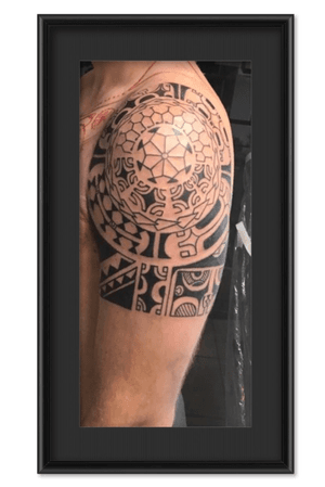 #tattoo #tattooinspiration #tattooideas #tattoosleeve #tattoomaori #traditionaltattoo #polynesiantattoo #marquesantattoo #instatattoo #tribaltattoo #tattoodo #blacktattoo #linetattoo #tattoowithmeaning #curacao #willemstad #rennaissancecuracao