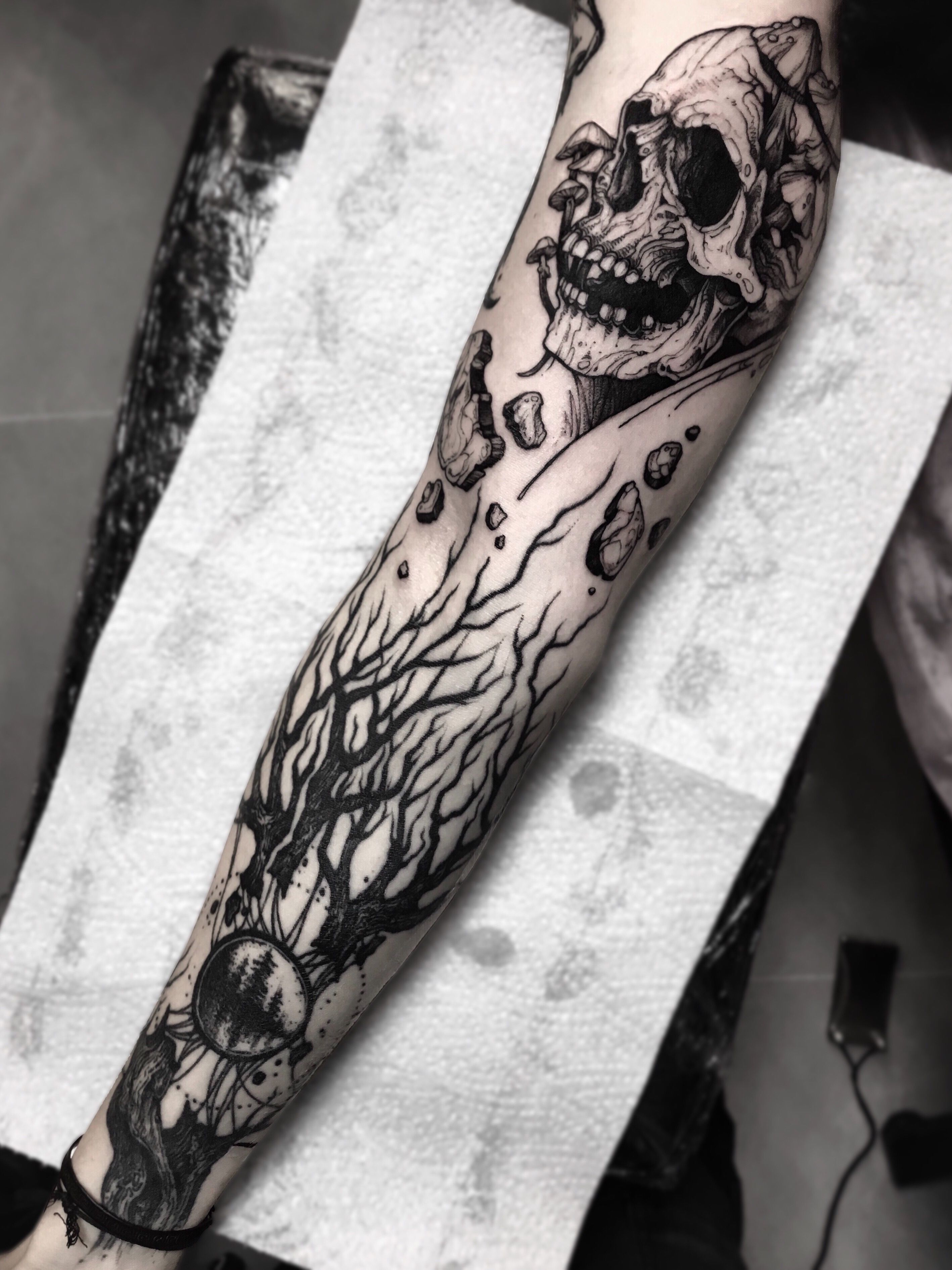 Pin by Cortez on tattz  Dark tattoos for men Sketch style tattoos Hand  tattoos for guys