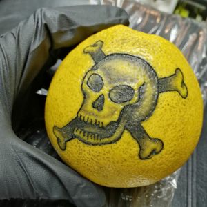 Skull with shading on grapefruit 