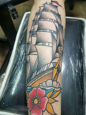 Barco neotradicional diseño personalizado @Shangri-La_Bodyart Santiago de ChileInsta @mr_rogers_tattoo#tatoodo #tattooart #tattooage #tattoochile #neotraditional #neotraditionaltattoo 