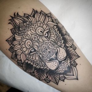 Ornamental Lion #ornamentaltattoo #inked #geometricart#mandalatattoo #inkedmuscles #tattooandfitness #bodyandsoul #italiantattoer #liontattoo 
