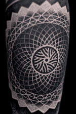 #mandala #dotwork #geometric #geometry #blackwork #patterns #black #geometrytattoo #blacktattoo