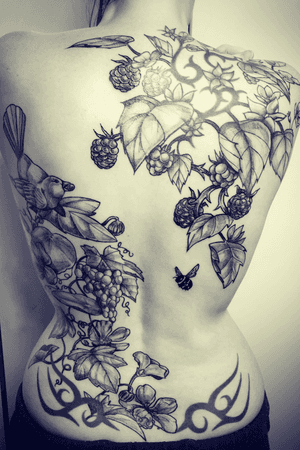 Back tattoo, berries vine and bird - tribal cover-  black and white by Madeleine-inked in Bordeaux France