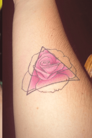 Flower / triangle #floral #flower #triangle #meaningful #rose 