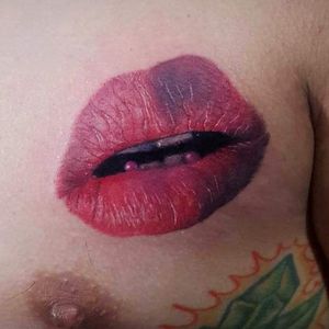 Realistic lips.#byronzuñiga #guatemala #royalpaintattoo #tattoo #fullcolortattoo #realismtattooFor bookings text royalpaintattoogt@gmail.com 