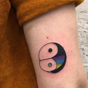 Tattoo by Mike Elmo aka dadstabs #MikeElmo #dadstabs #YinYangtattoos #YinYang #Chinese #symbol #illustrative