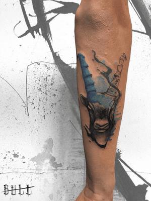 ☎️ 328.3531237 | 085.2193270 ✉️ italian.style@hotmail.it 📍 Montesilvano, Via Gabriele D’Annunzio, 62 🌐 www.italianstyletattoo.com #TattooistArtMagazine #sketch_daily #equilattera #wowtattoo #theartoftattoos #tattoodo #tattooselection #skinart_mag #tattoorevuemag #tattoo2me #inkstinct_tattoo_app #ContemporaryTattooing #tattooersubmission #thinkbeforeuink #tguest #TAOT #inspirationtatto #TTTpublishing #capricorno #ariete #animale