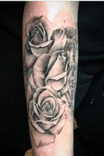 RosesRock’ by FerryBoom #BoomInk #cooltattoos #RoseTattoos #roses #tattoooftheday #blackandgraytattoos #folowme #skateandcreate #amsterdamtattoo #zandvoorttattoo #rockon 🤙🏽