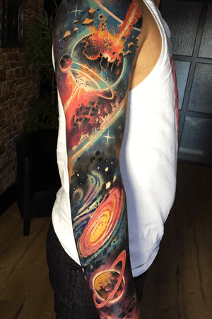 Galaxia para William. Realizado en dos sesiones de 8h. #galaxy #space #planets #tattoooftheday 