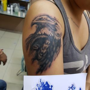 Eagle🗡🗡🦅@rafa.blueinktattoo en Instagram #blueinktattoo #blueinktattoooficial #tatuajes #tattoo #ink #inktattoo #eternalink #dinamicink #tatuajespuebla #ezrevolution #ezcatridges #ezcartuchos #applof #secondskin #eztattooing #eagle #águila #blackwork  #tatuadorespoblanos blue ink tattooRafael González 🇲🇽citas y cotizaciones whats app 2225480847inbox página Facebook https://www.facebook.com/blueinktattoooficial/n