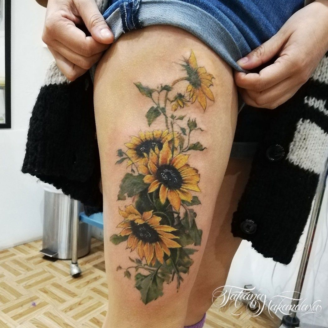 Tattoo uploaded by Tatiana Makandaxu • Girasoles en muslo #sunflower  #colortattoo #GirassolTattoo • Tattoodo