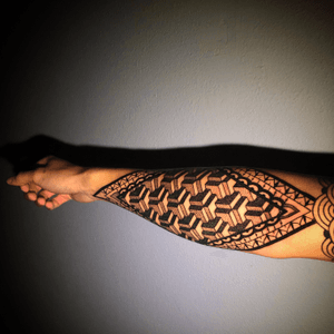  #ornate #dotworktattoo #stippling #tattoodo #omfgeometry #patternwork #geometrip 