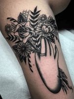 Tattoo by Steve Zimovan #blackandgrey #blackwork #blackworktattoo #flower #flowers #hand #brightandbold #traditional #traditionaltattoo #ashevillenc #ashevilletattoos 