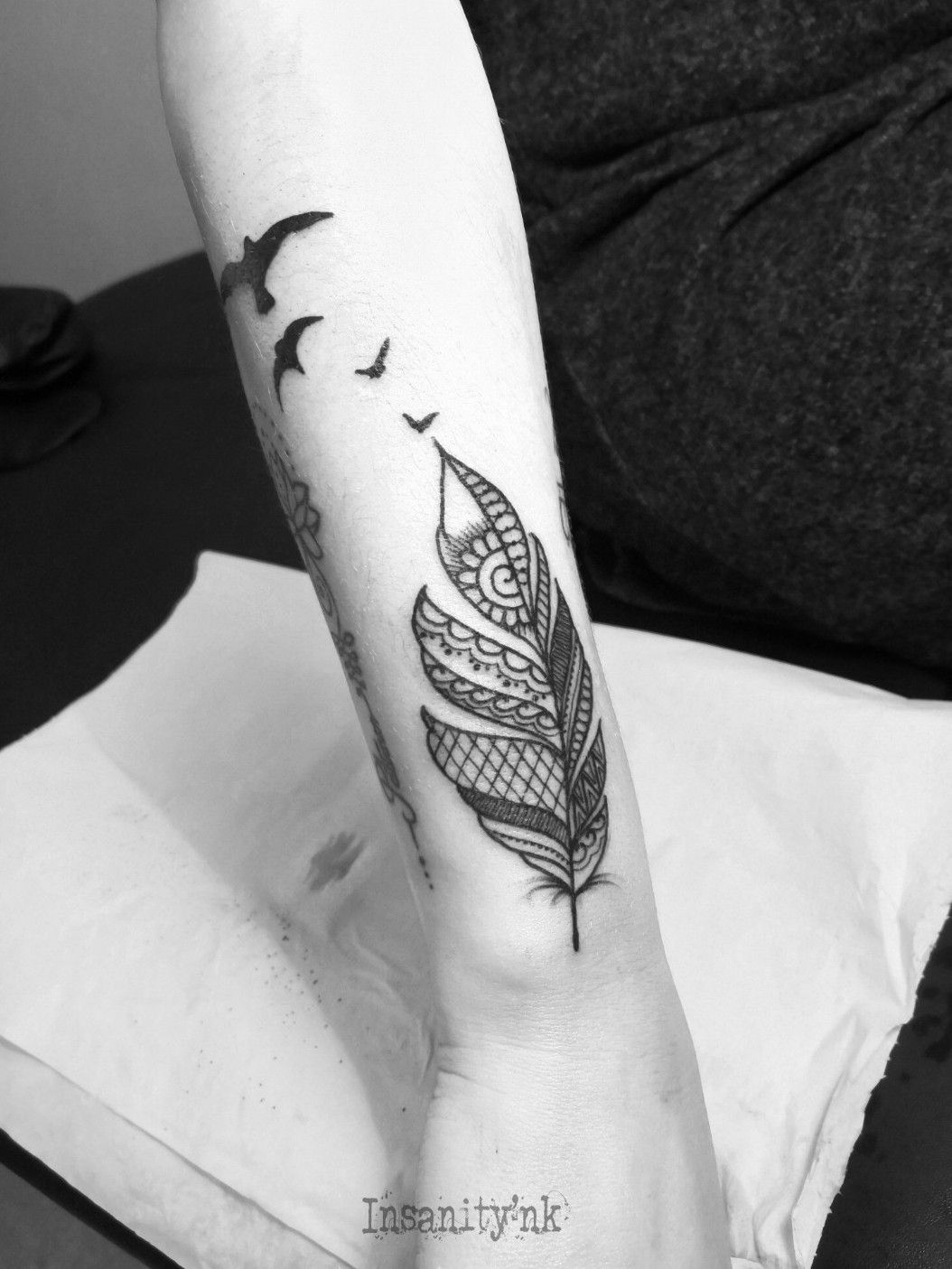 Peacock feather henna | Henna feather, Henna inspired tattoos, Simple mehndi  designs