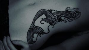 Great artwork from Salvador Velis/@skullsalvoink !#mermaidtattoo #undead #skeleton #skeletontattoo  #tattoo #tattooart  #mermaid #blackandgreytattoo 